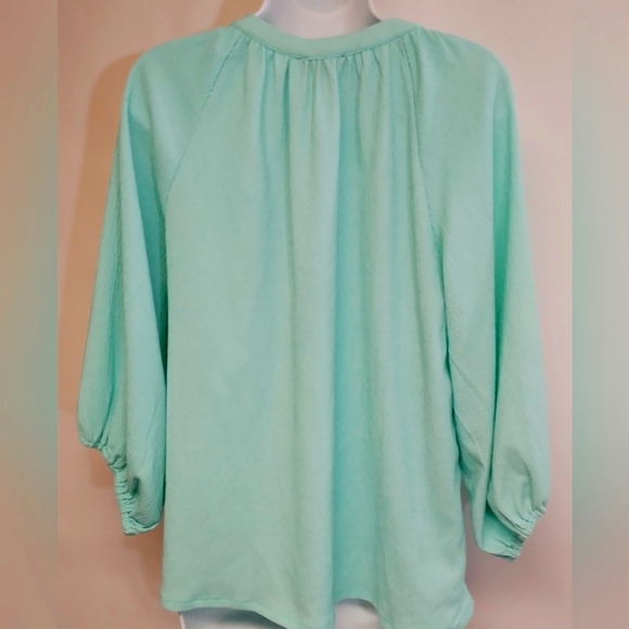 Vince Camuto Peasant Top Key Hole Elastic 3/4 Sleeve Size M EUC - Picture 2 of 5